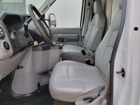Used 2016 Ford E-350 and Econoline 350 Super Duty image 9