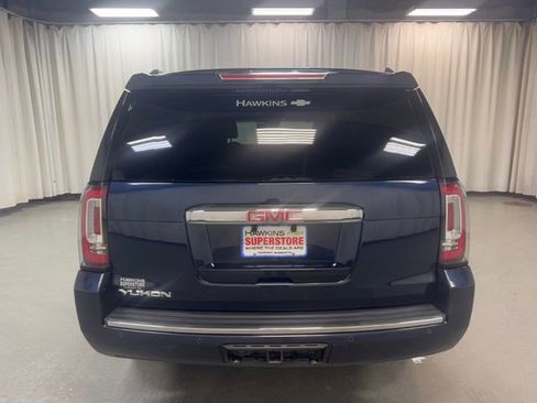 Used 2017 GMC Yukon Denali image 6