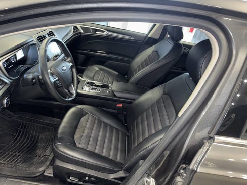 Used 2017 Ford Fusion SE w/ Equipment Group 201A image 26