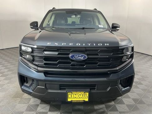 Used 2025 Ford Expedition Active AWD/4WD image 2