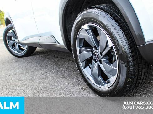 Used 2025 Nissan Rogue SV image 14