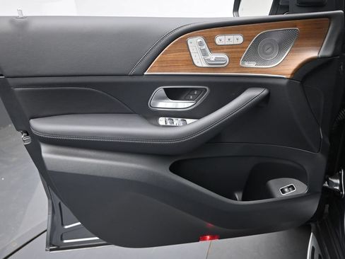 New 2026 Mercedes-Benz GLS 580 4MATIC image 19