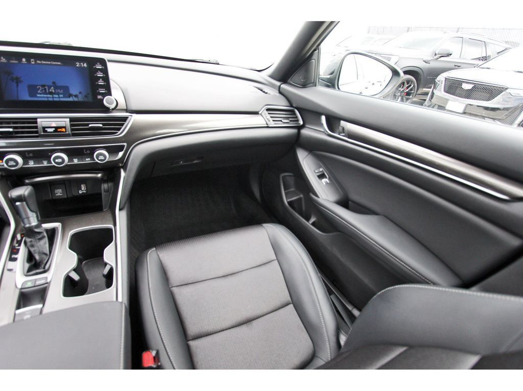 Used 2018 Honda Accord Sport image 10