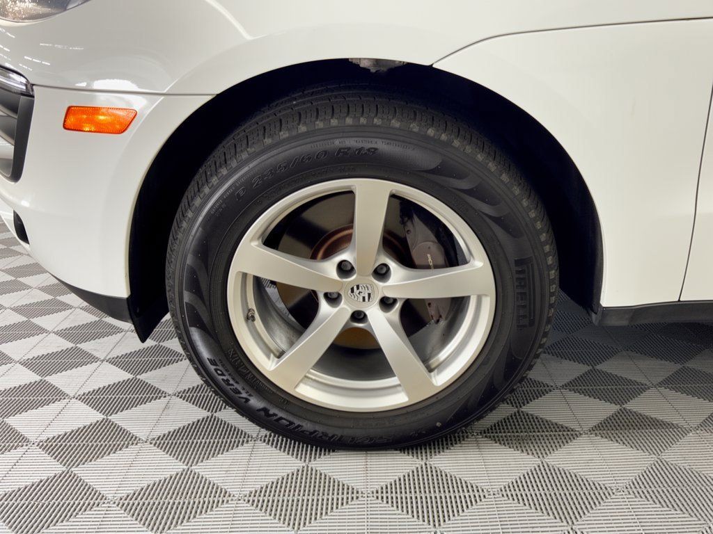 Used 2018 Porsche Macan AWD/4WD image 13