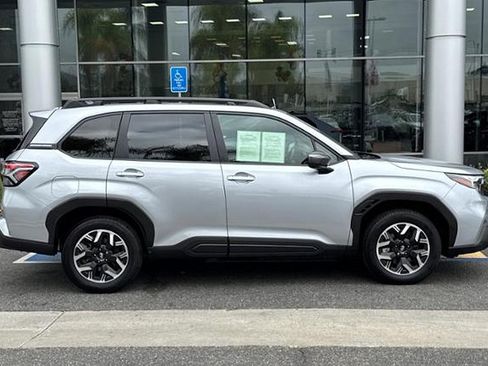 Certified 2025 Subaru Forester Premium w/ Convenience Package #1 AWD/4WD image 3