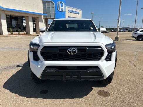 Used 2025 Toyota Tacoma TRD Off-Road image 2