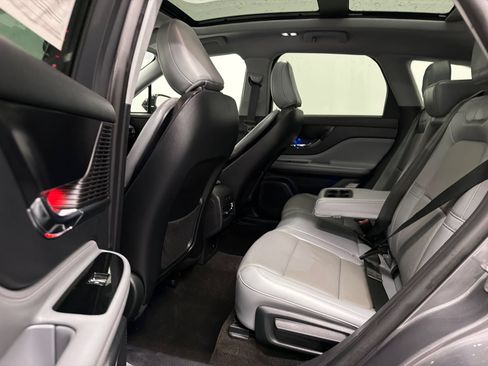 Used 2022 Lincoln Corsair AWD w/ Premium Package image 18