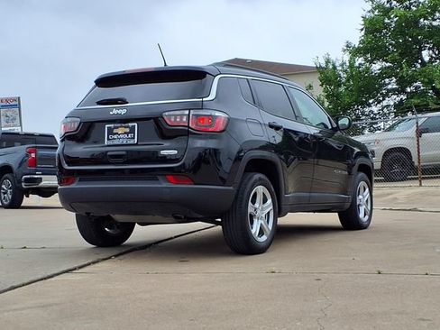 Used 2025 Jeep Compass Latitude w/ Sun & Sound Group AWD/4WD image 5