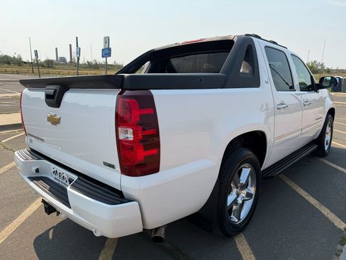 Used 2011 Chevrolet Avalanche LTZ AWD/4WD image 5