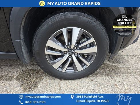 Used 2023 Nissan Pathfinder SL w/ Black Appearance Package AWD/4WD image 31