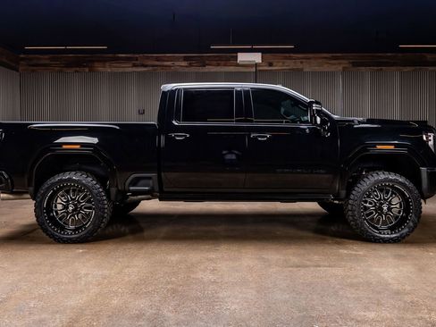 Used 2024 GMC Sierra 2500 Denali Ultimate image 11