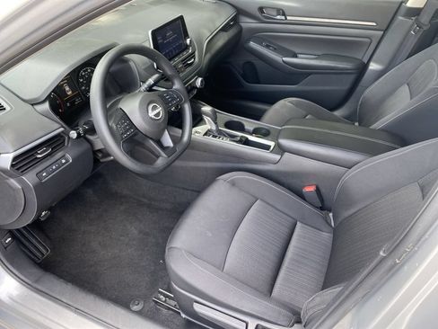 Used 2025 Nissan Altima 2.5 S FWD image 10
