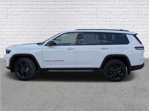 Used 2025 Jeep Grand Cherokee L Limited w/ Luxury Tech Group II AWD/4WD image 2