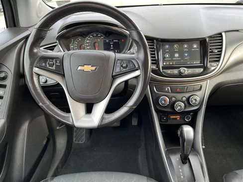 Used 2019 Chevrolet Trax LT w/ LT Convenience Package image 13