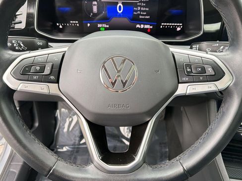 Used 2025 Volkswagen Jetta SE FWD image 15