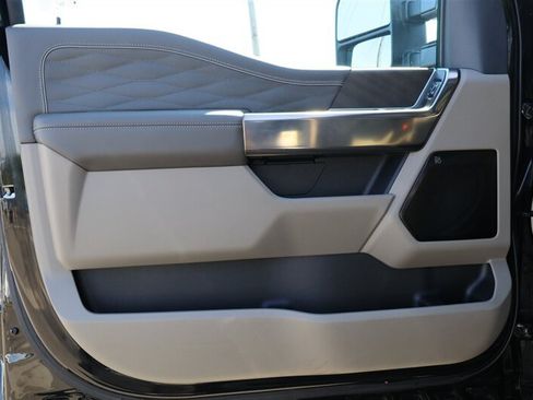 Used 2025 Ford F350 Platinum w/ Platinum Plus Package AWD/4WD image 16
