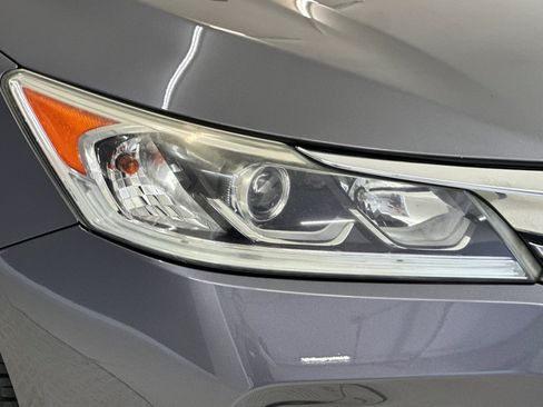 Used 2017 Honda Accord Sport image 11