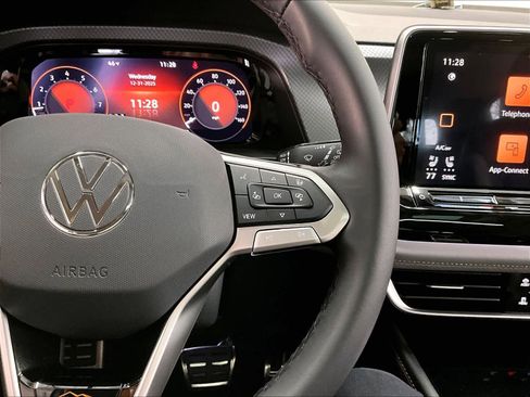 New 2026 Volkswagen Atlas Peak Edition image 18