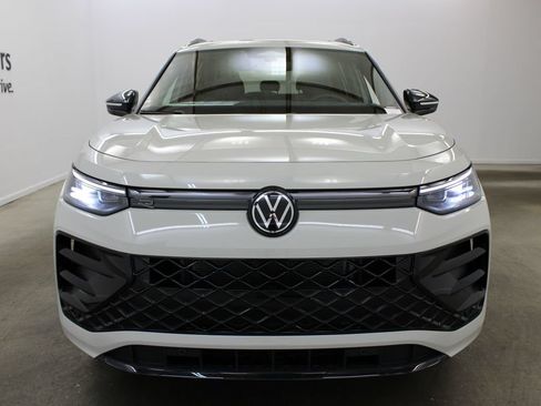 New 2026 Volkswagen Tiguan SE R-Line FWD image 7