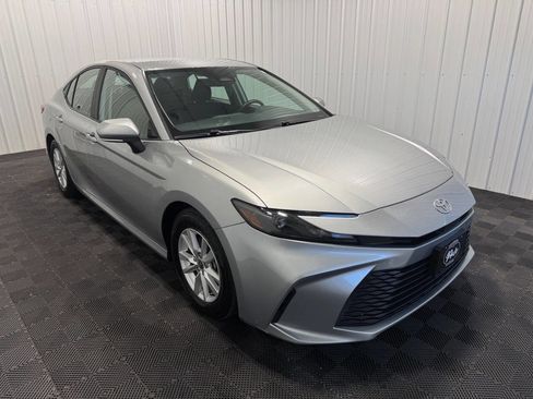 Used 2025 Toyota Camry LE w/ Convenience Package FWD image 2