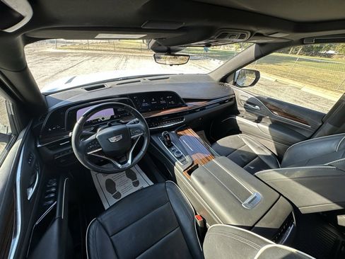 Used 2023 Cadillac Escalade ESV Premium Luxury image 15