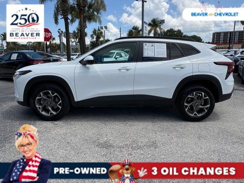 Used 2025 Chevrolet Trax LT FWD image 4