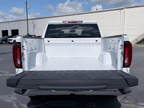 Used 2026 GMC Sierra 1500 SLT AWD/4WD image 9