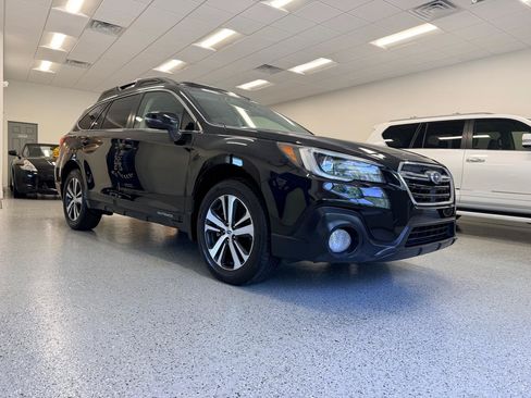 Used 2019 Subaru Outback 3.6R Limited w/ Popular Package #2 AWD/4WD image 11