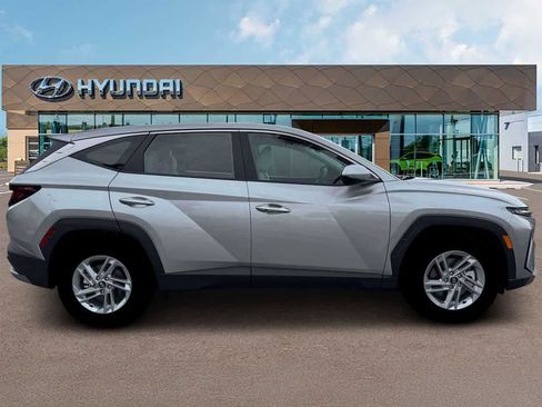 New 2026 Hyundai Tucson SE image 9