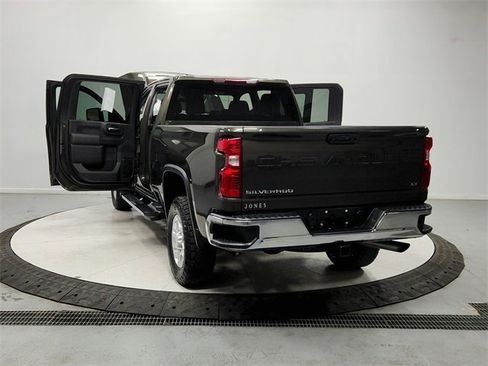 Used 2022 Chevrolet Silverado 3500 LT w/ Convenience Package image 14