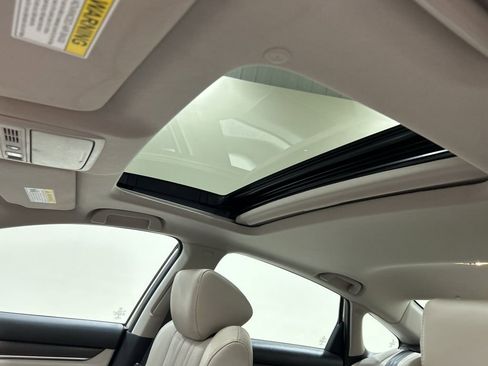 Used 2018 Honda Accord Touring image 24