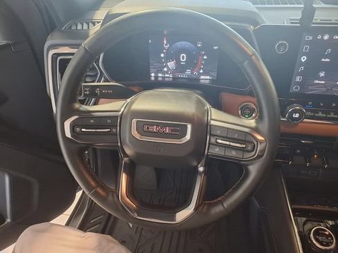 Used 2023 GMC Canyon AT4 w/ AT4 Premium Package AWD/4WD image 9