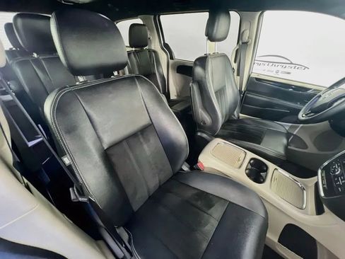 Used 2018 Dodge Grand Caravan SXT w/ Driver Convenience Group FWD image 30