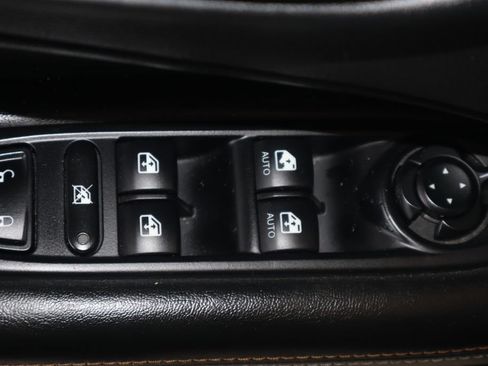 Used 2018 Jeep Compass Latitude AWD/4WD image 14