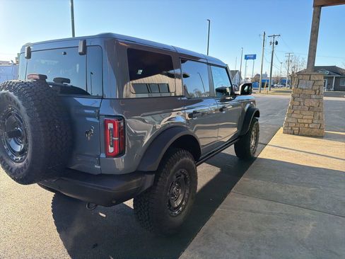 Used 2025 Ford Bronco Badlands image 25