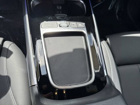 Used 2025 Mercedes-Benz GLB 250 4MATIC image 27