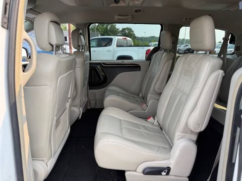 Used 2015 Chrysler Town & Country Limited FWD image 13