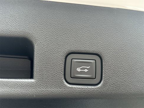 Certified 2025 GMC Acadia Elevation image 33