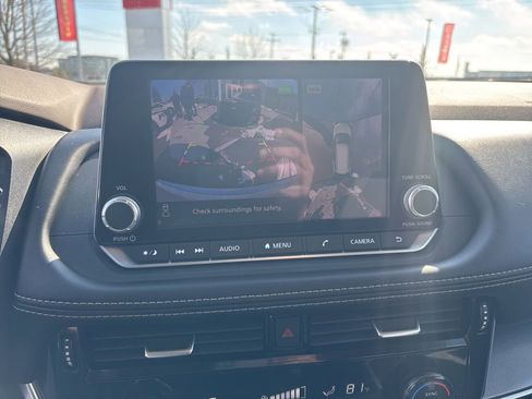 Used 2021 Nissan Rogue SV image 17