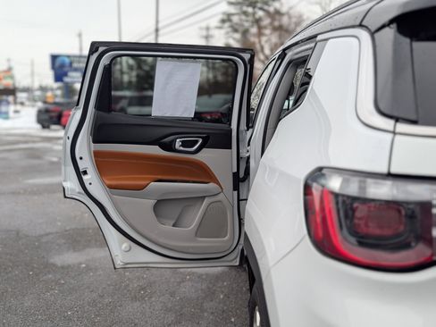 Used 2022 Jeep Compass Limited image 33