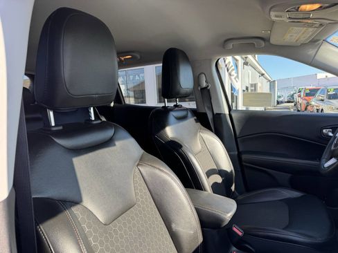 Used 2018 Jeep Compass Latitude w/ Popular Equipment Group AWD/4WD image 33