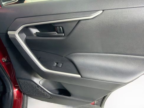 Used 2021 Toyota RAV4 LE FWD image 27