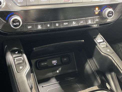 Used 2022 Kia Telluride EX w/ EX Premium Package image 17