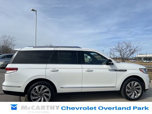 Used 2023 Lincoln Navigator Reserve AWD/4WD image 18