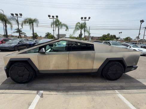 Used 2024 Tesla Cybertruck AWD Crew Cab image 3