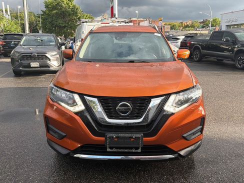 Used 2019 Nissan Rogue SV AWD/4WD image 2