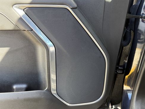 Used 2025 GMC Sierra 1500 SLT image 17