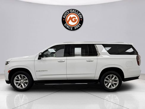 Used 2023 Chevrolet Suburban Premier AWD/4WD image 4