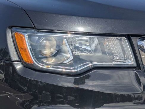 Used 2019 Jeep Grand Cherokee Laredo w/ Laredo X Package image 9