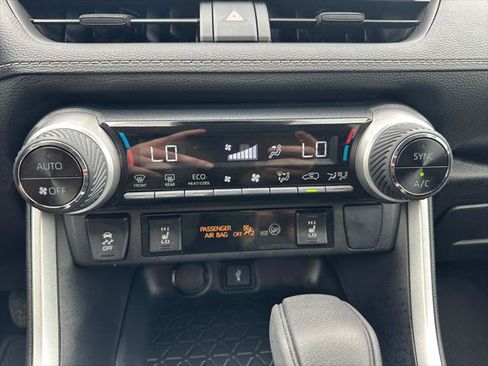 Certified 2022 Toyota RAV4 XLE w/ Convenience Package AWD/4WD image 18